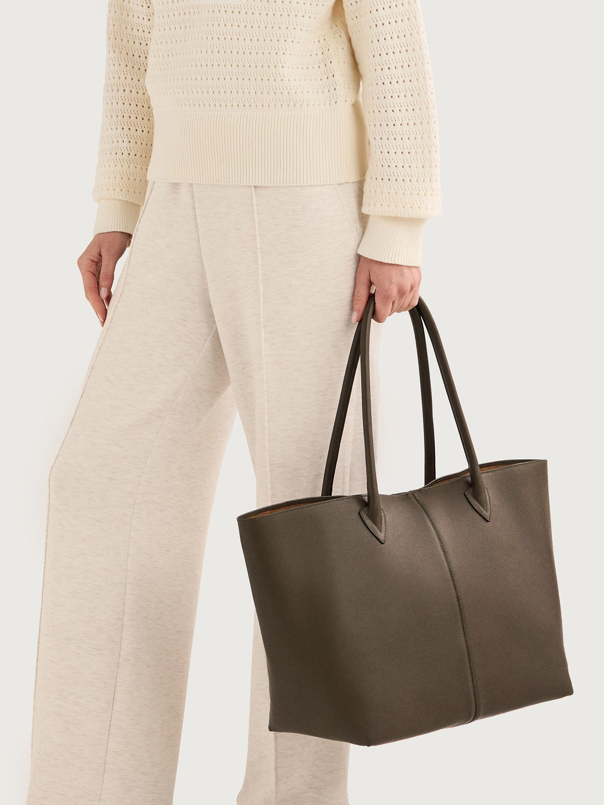 Loene Tote Bag Medium Leather - Refined Everyday Style | Varley Smart Buy