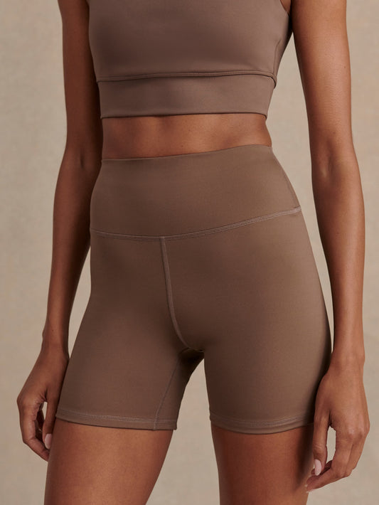 Assure High Rise Short 5 | Varley New