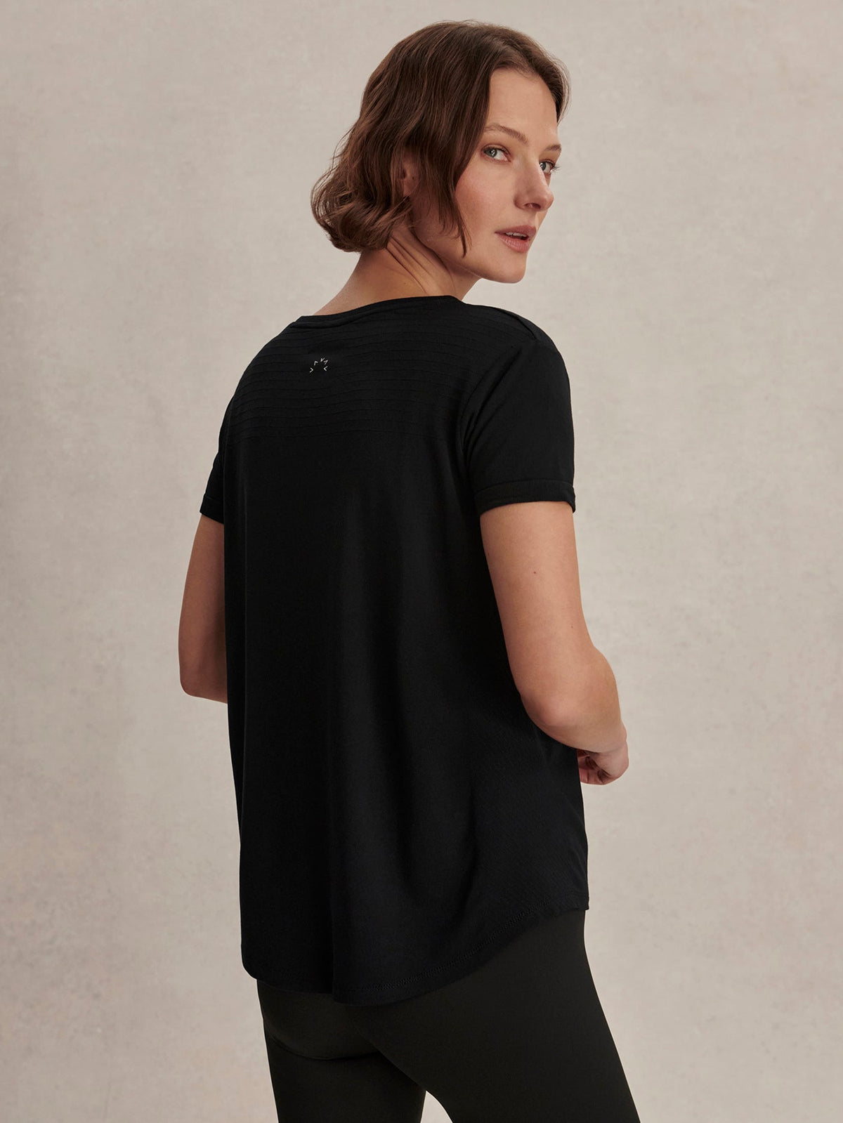 Saskia Seamless Longline Tee | Varley Customer Favorite